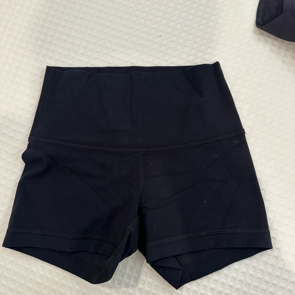Aritzia tna Butter cheeky Hi-Rise 3” Short